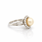 Bague 56 Bague vintage en or blanc 18 carats avec perle et diamants 58 Facettes 50380