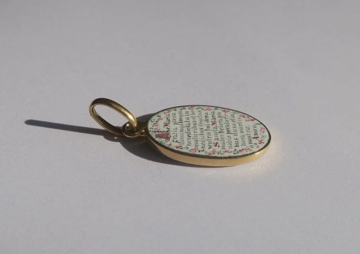 Pendentif Médaille pendentif - Porcelaine peinte en or jaune 18 carats 58 Facettes Medaille