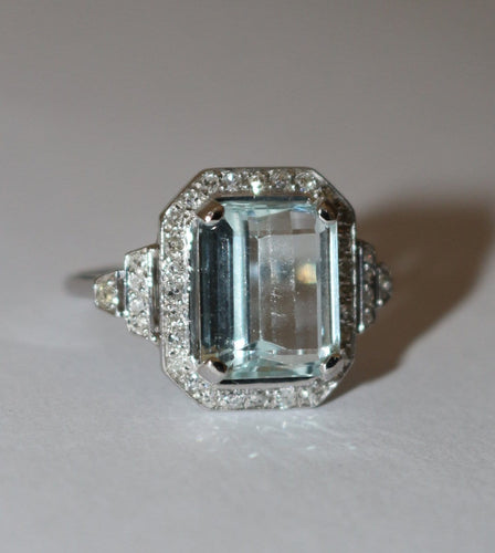 Bague 61 Bague Art déco en or blanc, aigue-marine et diamants 58 Facettes 610