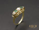 Bague Bague jarretière en or jaune, perle, émeraudes et diamants 58 Facettes A9703