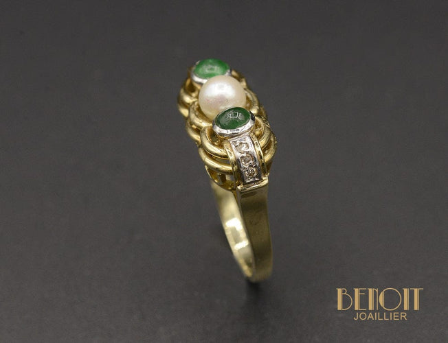 Bague Bague jarretière en or jaune, perle, émeraudes et diamants 58 Facettes A9703