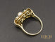 Bague Bague jarretière en or jaune, perle, émeraudes et diamants 58 Facettes A9703
