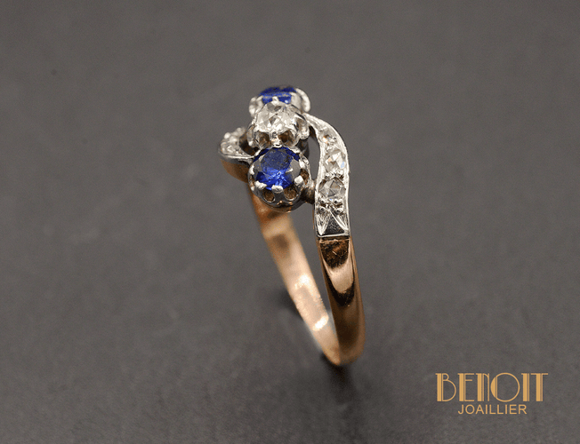 Bague Bague ancienne - Trio saphirs et diamant en or rose 58 Facettes A10006