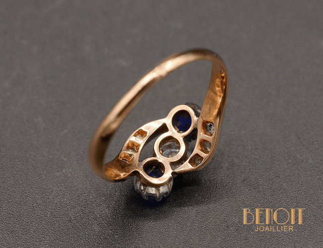 Bague Bague ancienne - Trio saphirs et diamant en or rose 58 Facettes A10006