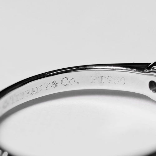 Bague Tiffany & Co. - Bague Tiffany Setting en platine avec diamant RBC 58 Facettes q98j35