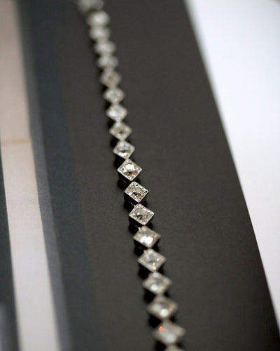 Bracelet Bracelet rivière en or blanc et diamants 58 Facettes A11362