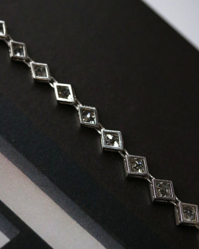 Bracelet Bracelet rivière en or blanc et diamants 58 Facettes A11362