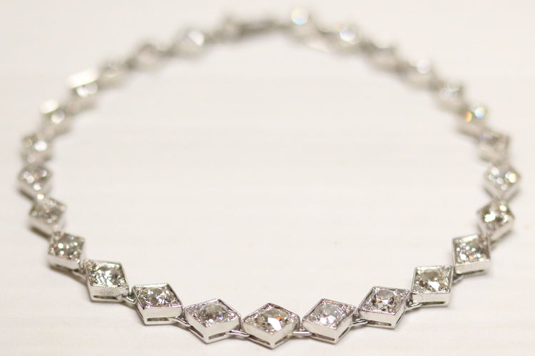 Bracelet Bracelet rivière en or blanc et diamants 58 Facettes A11362