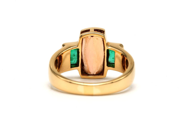 Bague 57 Bague contemporaine en or jaune 18 carats sertie d’émeraudes et topaze 58 Facettes 23581