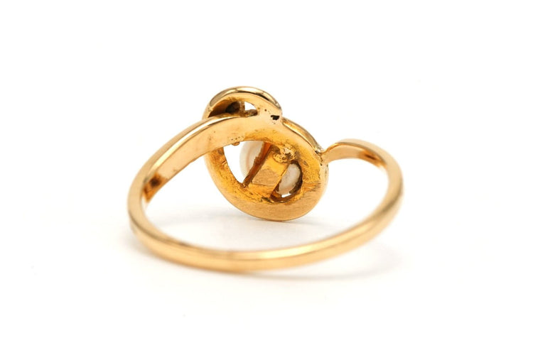 Bague 49 Bague contemporaine en or jaune 18 carats avec perle et diamant baguette 58 Facettes B642