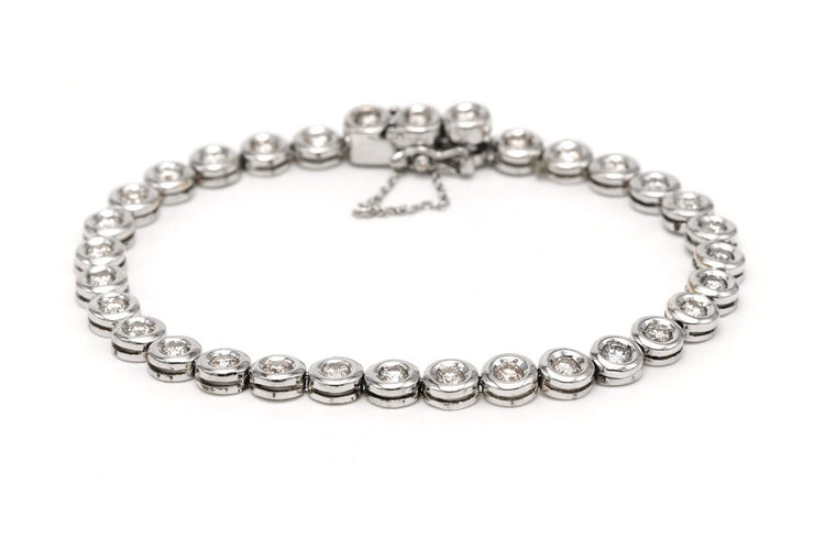 Bracelet Bracelet contemporain en or blanc 18 carats serti de diamants taille brillant 58 Facettes 23717