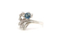 Bague 48 Bague contemporaine en or blanc, saphir et diamants 58 Facettes 23605