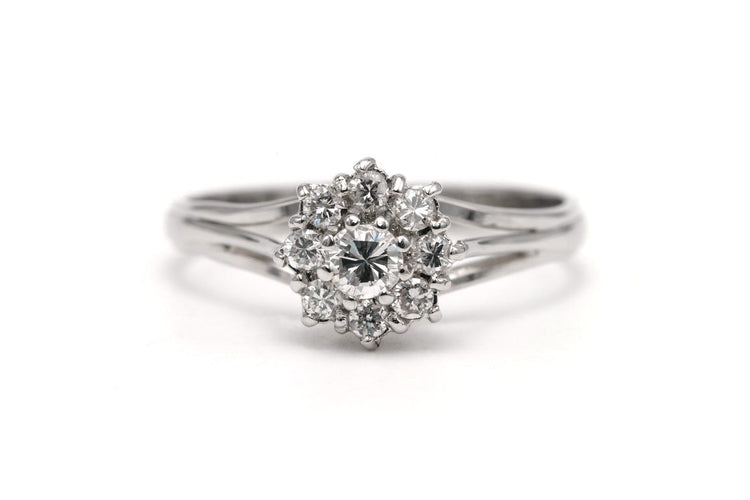 Bague 58 Bague contemporaine en or blanc 18 carats sertie de diamants taille brillant 58 Facettes 26042401-03