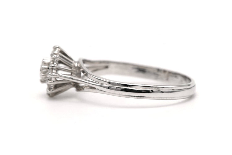Bague 58 Bague contemporaine en or blanc 18 carats sertie de diamants taille brillant 58 Facettes 26042401-03