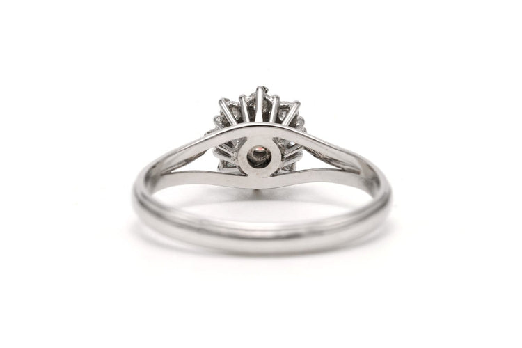Bague 58 Bague contemporaine en or blanc 18 carats sertie de diamants taille brillant 58 Facettes 26042401-03