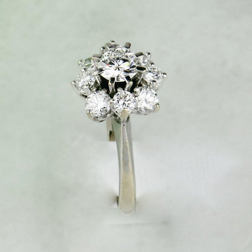 https://cdn.shopify.com/s/files/1/0442/6560/3235/products/wunderschoner-brillantring-aus-750-weissgold-honey-decoration-2.jpg?v=1710846594