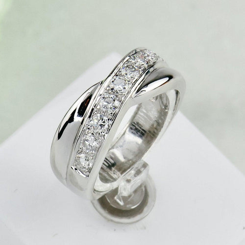 https://cdn.shopify.com/s/files/1/0442/6560/3235/products/prachtiger-ring-aus-750-weissgold-mit-brillanten-honey-decoration-6.jpg?v=1710846607