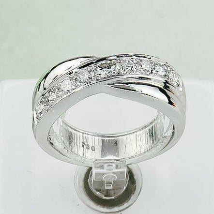 https://cdn.shopify.com/s/files/1/0442/6560/3235/products/prachtiger-ring-aus-750-weissgold-mit-brillanten-honey-decoration-2.jpg?v=1710846593