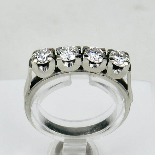 https://cdn.shopify.com/s/files/1/0442/6560/3235/products/traumhafter-halb-memory-ring-aus-14-karat-weissgold-mit-4-diamanten-honey-decoration-5.jpg?v=1710846417