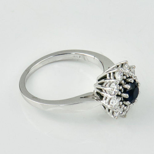 https://cdn.shopify.com/s/files/1/0442/6560/3235/products/goldring-aus-750-weissgold-mit-saphir-and-brillanten-honey-decoration-5.jpg?v=1710846219