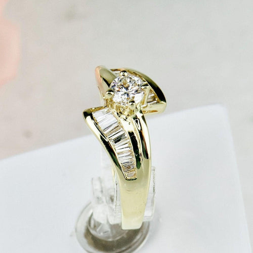 https://cdn.shopify.com/s/files/1/0442/6560/3235/products/prachtiger-18-karat-ring-mit-diamanten-honey-decoration-7.jpg?v=1710846057