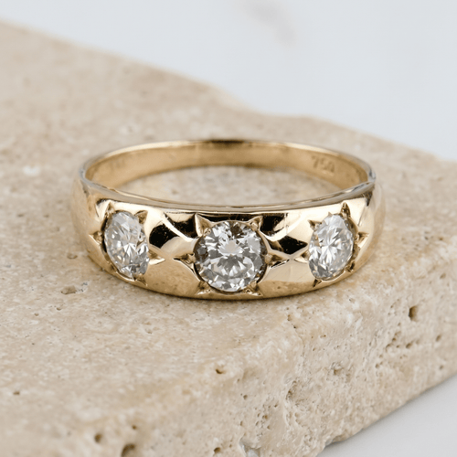 Bague 58 Three Stone - Bague de fiançailles vintage en or jaune 18 carats et diamants 58 Facettes 2057