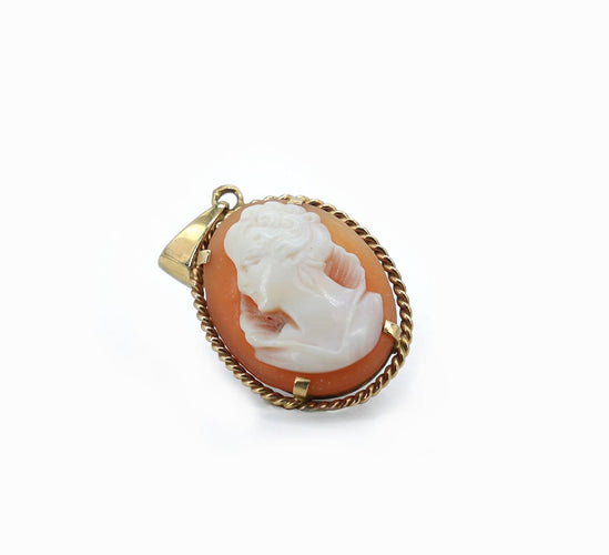 Pendentif Pendentif camée sur coquille en or jaune 18 carats 58 Facettes Pendentif 147 11