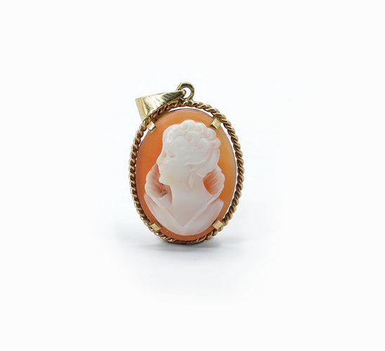 Pendentif Pendentif camée sur coquille en or jaune 18 carats 58 Facettes Pendentif 147 11