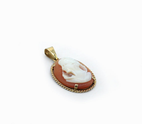 Pendentif Pendentif camée sur coquille en or jaune 18 carats 58 Facettes Pendentif 147 11