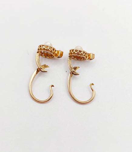 Boucles d'oreilles Dormeuses anciennes en or rose 18k avec perles et diamants 58 Facettes A07009