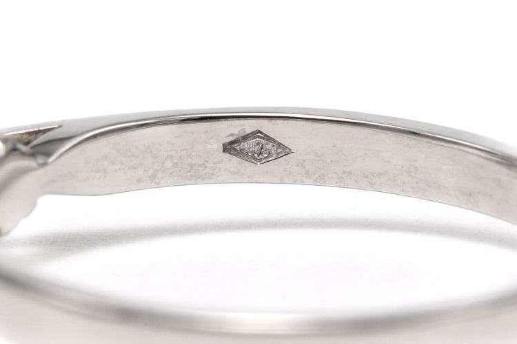 Bague 52 Bague contemporaine en or blanc 18 carats avec diamant taille brillant 58 Facettes 23721