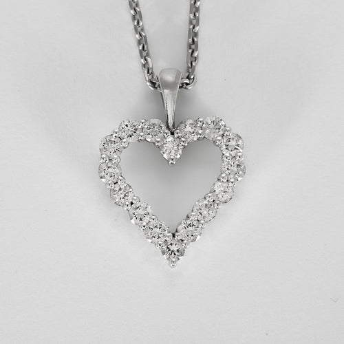Collier Collier et Pendentif Coeur en or gris et diamants 58 Facettes 260297