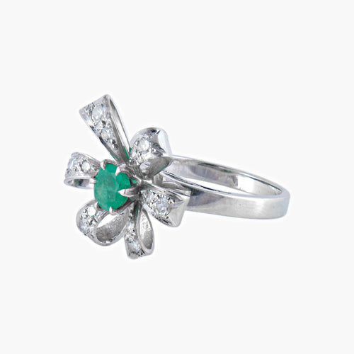 Bague 53 Nœud - Bague en or blanc diamants et émeraude 58 Facettes BO/0300812