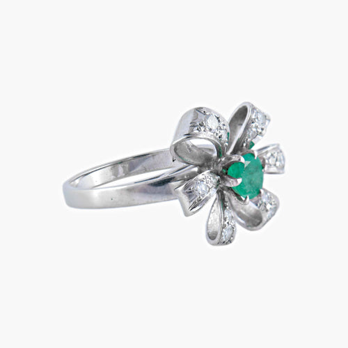 Bague 53 Nœud - Bague en or blanc diamants et émeraude 58 Facettes BO/0300812