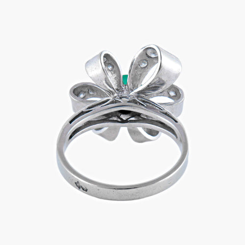 Bague 53 Nœud - Bague en or blanc diamants et émeraude 58 Facettes BO/0300812
