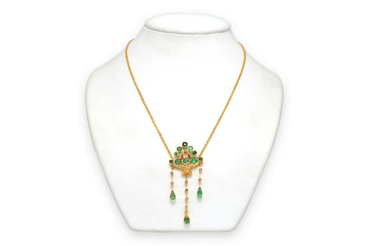 Collier Collier années 50 - Collier en or jaune 18 carats avec émeraudes et perles 58 Facettes 23683