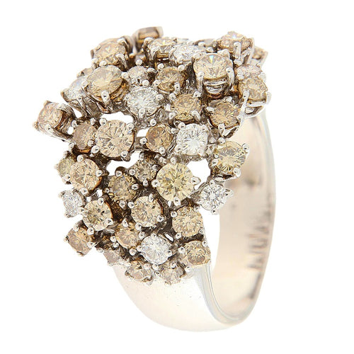 https://www.gioielleriaguidetti.it/wp-content/uploads/2026/03/G3910-anello-oro-bianco-diamanti-brillanti-bianchi-brown-1.jpg