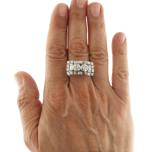 https://www.gioielleriaguidetti.it/wp-content/uploads/2026/03/G3903c-anello-vintage-guidetti-oro-diamanti-brillanti-baguette.jpg
