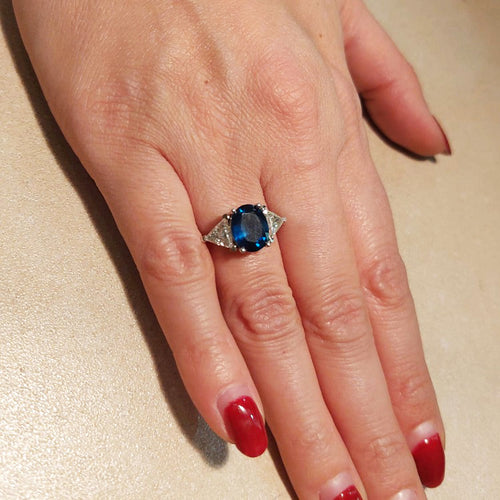https://www.gioielleriaguidetti.it/wp-content/uploads/2025/01/G2684c-anello-guidetti-vintage-oro-zaffiro-diamanti.jpg