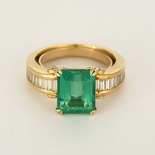 Bague 52 Bague en or jaune, émeraude rectangulaire 3.75 carat environ et diamants baguette 58 Facettes 260293