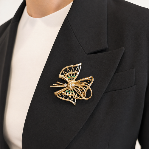 https://18carats.fr/wp-content/uploads/2026/04/36314-36664-Broche-noeud-en-or-jaune-diamants-et-emeraudes.png