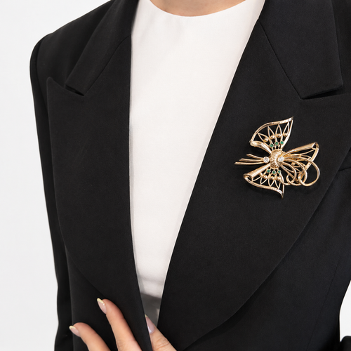 https://18carats.fr/wp-content/uploads/2026/04/36314-36665-Broche-noeud-en-or-jaune-diamants-et-emeraudes.png