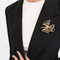 https://18carats.fr/wp-content/uploads/2026/04/36314-36665-Broche-noeud-en-or-jaune-diamants-et-emeraudes.png