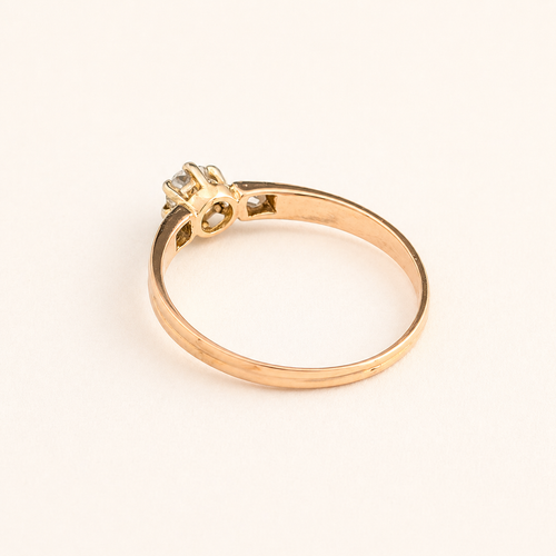https://18carats.fr/wp-content/uploads/2026/04/36557-36571-Bague-Солитер-ancienne-diamant-en-or-rose-et-or-blanc.png
