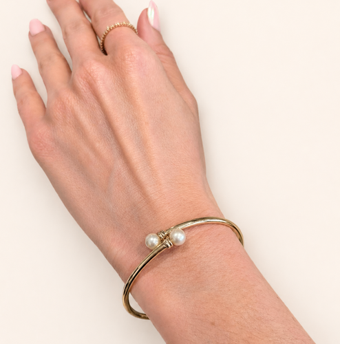 https://18carats.fr/wp-content/uploads/2026/04/36269-36593-Bracelet-jonc-en-or-et-perles.png