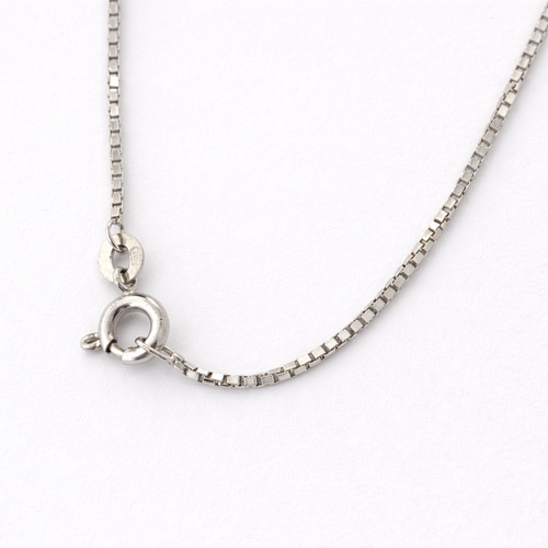 https://18carats.fr/wp-content/uploads/2026/04/36249-36255-Collier-en-or-blanc-diamant-et-saphir.png