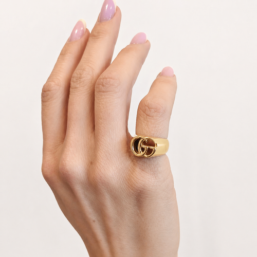 https://18carats.fr/wp-content/uploads/2026/04/36625-36658-Bague-chevaliere-Gucci-Double-G-en-or-jaune.png