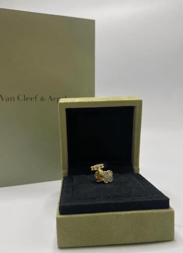 Boucles d'oreilles Van Cleef & Arpels Sweet Alhambra - Puces d'oreilles en or jaune 18K et nacre 58 Facettes BO/260158