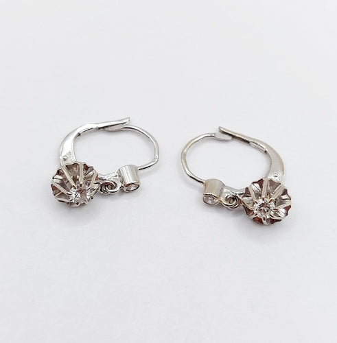 Boucles d'oreilles Dormeuses Art déco en or blanc 18k et diamants taille brillant 58 Facettes A07092