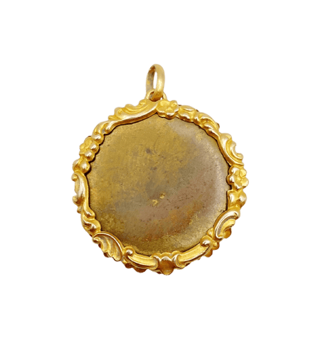 Pendentif Pendentif porte-photo antique en or jaune 18k décor fleurs (vers 1900) 58 Facettes A07104